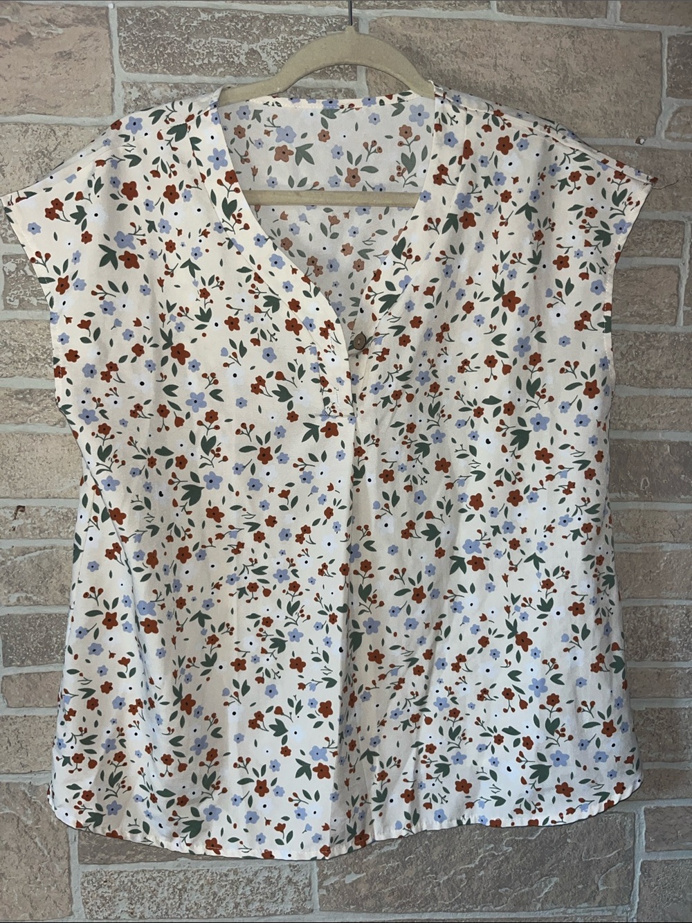 SHEIN Cream Floral Button-Front Cap Sleeve Blouse